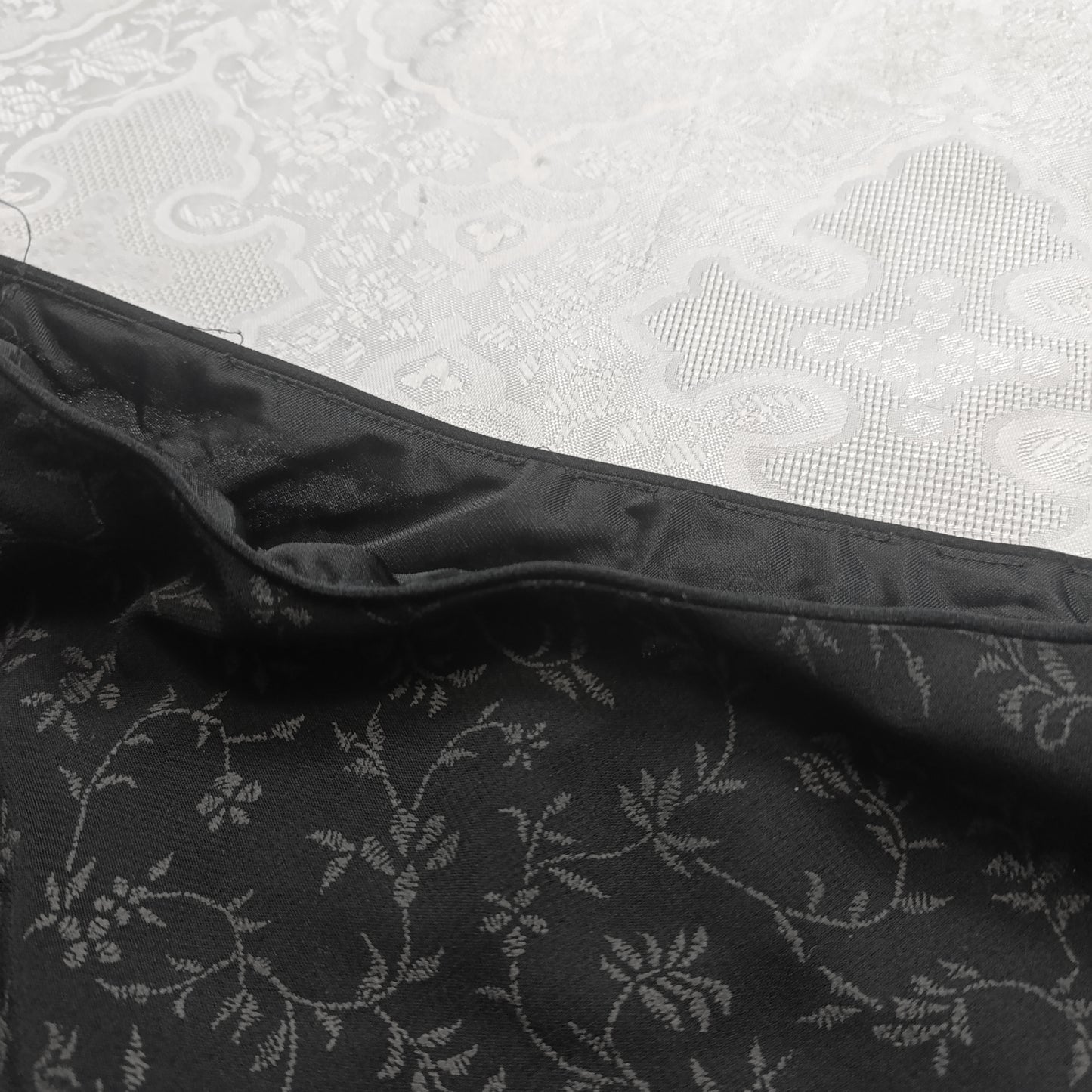 Short skirt with a floral pattern