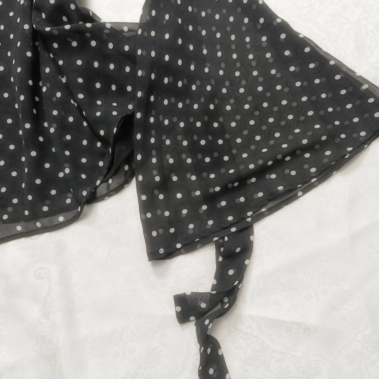 Polka dot blouse with wide sleeves 🕷️