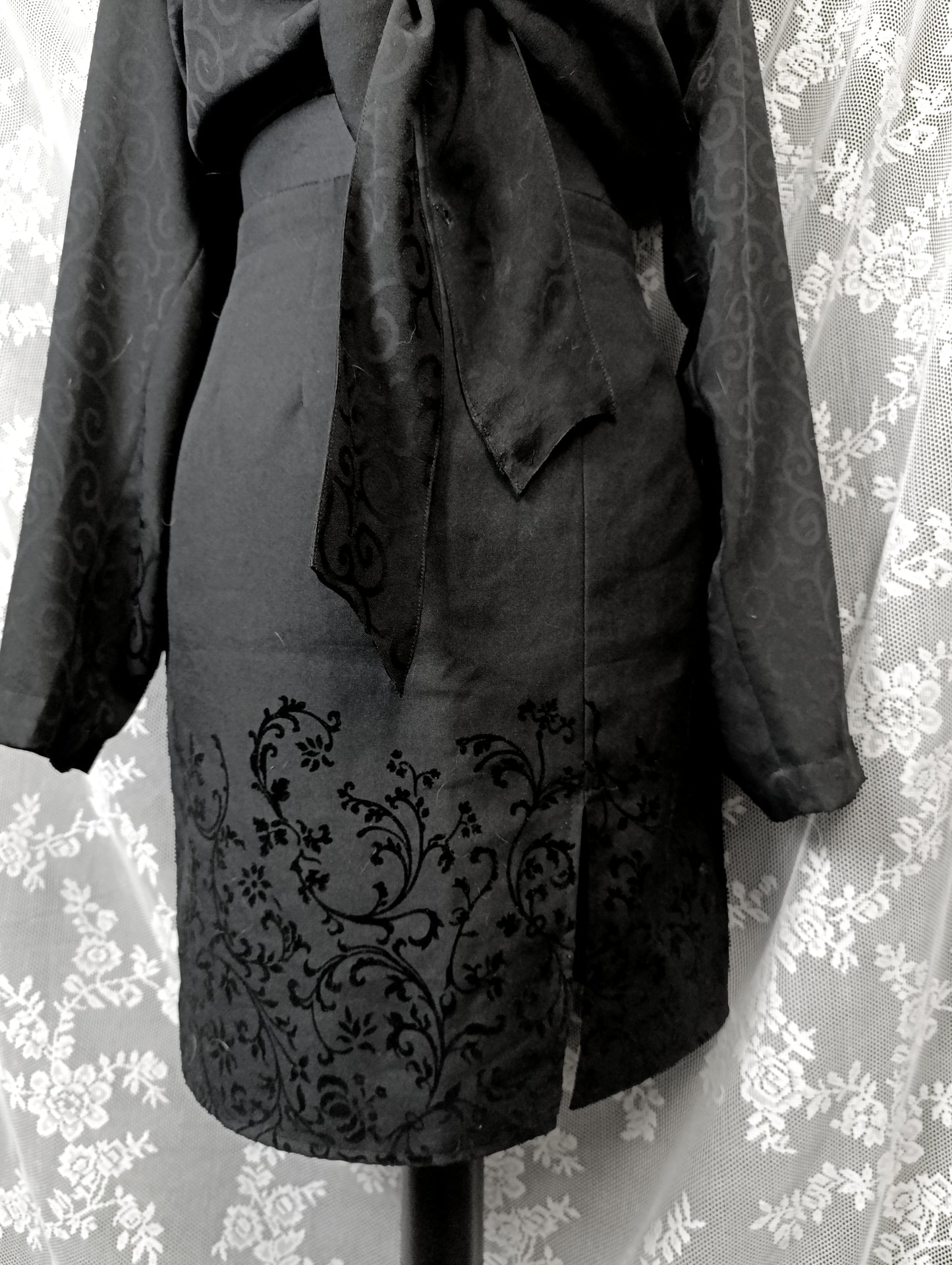 Elegant high-waist skirt with a slit