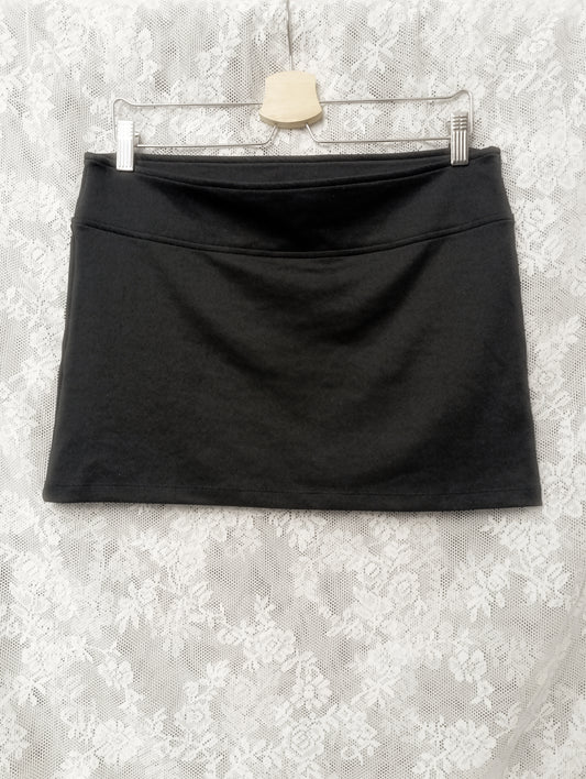 Low Rise Mini Skirt ✚
