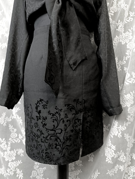 Elegant high-waist skirt with a slit