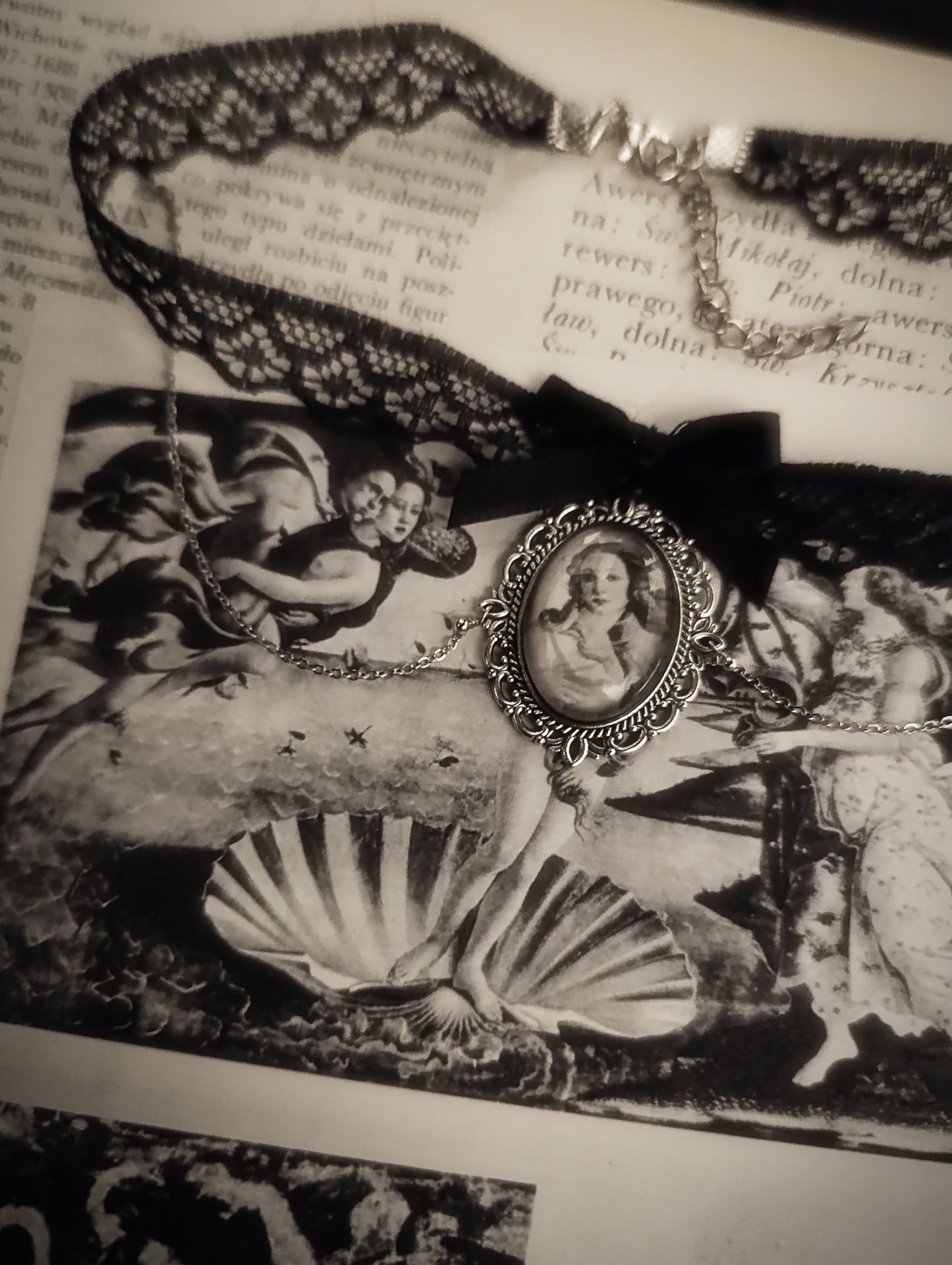 The Birth of Venus Choker ⊹₊⟡
