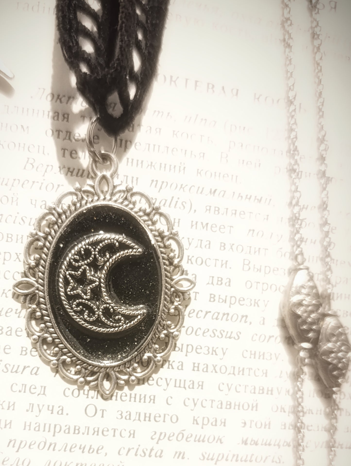 Moon Choker 𓆩♱𓆪