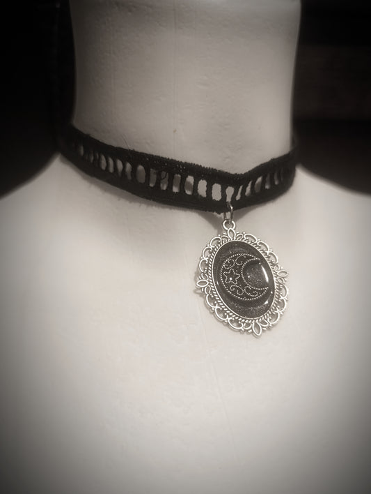 Moon Choker 𓆩♱𓆪