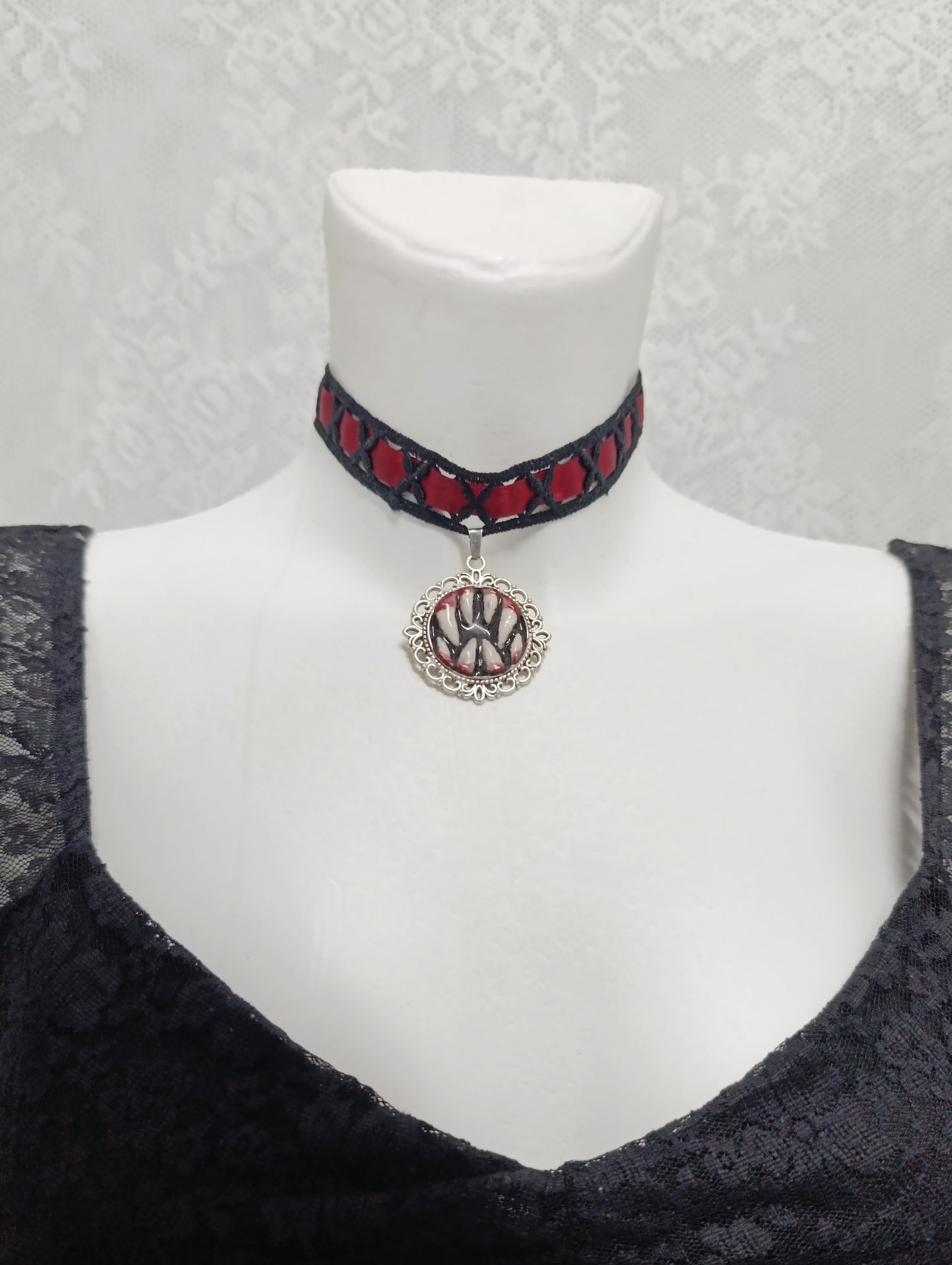 Bat Fang Choker 𓆩♱𓆪